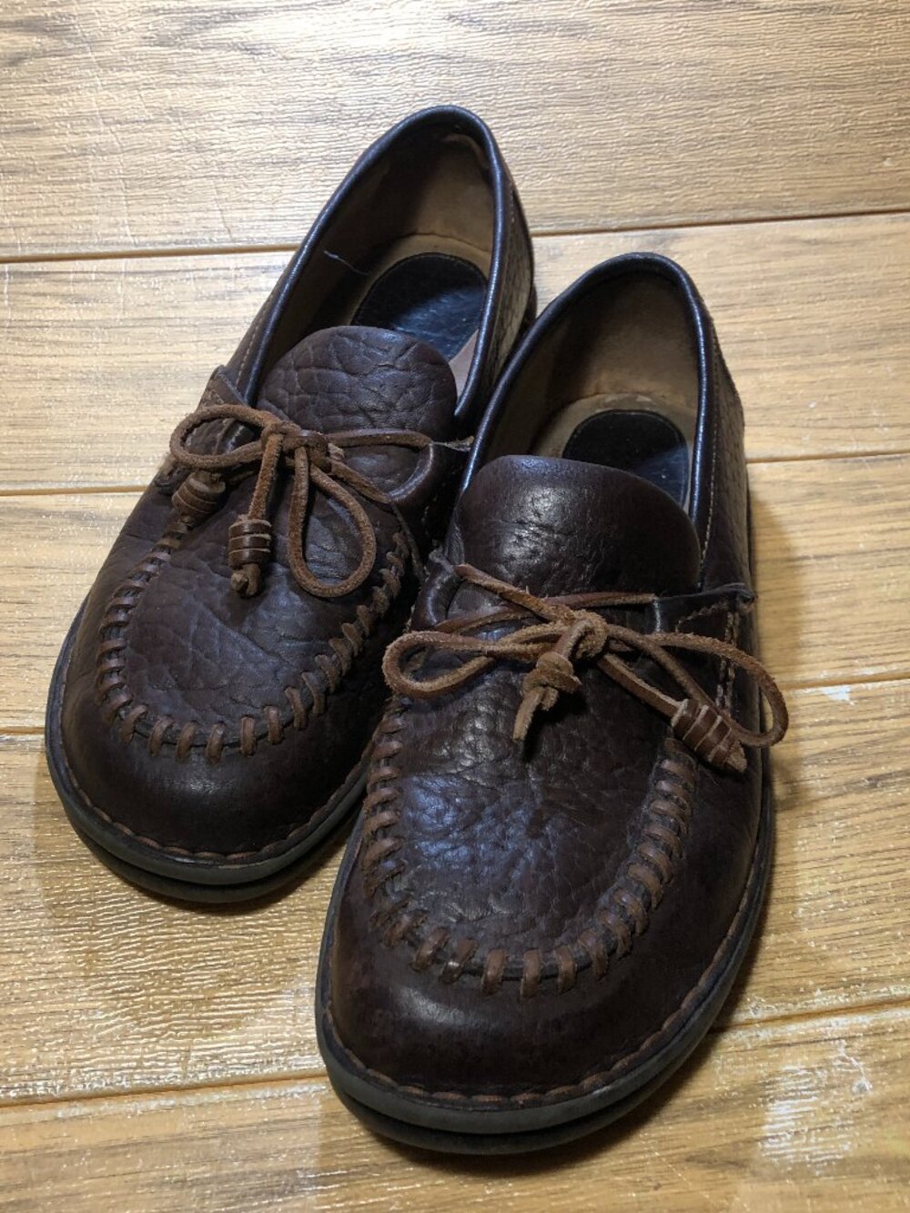 Born men brown leather loafers, front bow, leather lining, rubber soles, size 11